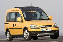 Opel Combo Tramp: Hochbeinig und Offroad-stylig im BVB-Dress