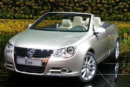 Drei in einem: VW Eos feiert auf der IAA Premiere