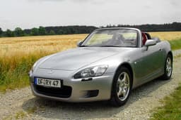 Honda S2000: Straßenmotorrad auf vier Rädern