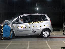 Nissan Pathfinder und Fiat Idea im Euro-NCAP-Crashtest