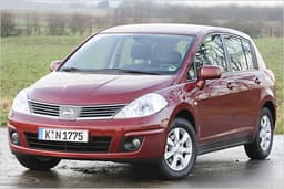 Nissan Tiida im Test: Das Weltauto kommt als ungeliebter Neuling