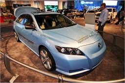 Toyota Camry mit Erdgas-Hybrid-Antrieb auf der L. A. Autoshow