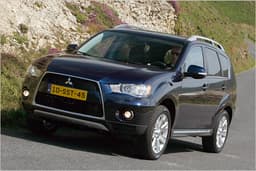 Mitsubishi Outlander neu: Frisches Outfit und Doppelkupplung