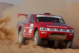 Nissan: Neuer Pick-up für die Rallye Dakar im Januar 2004