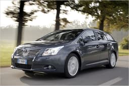 Poser-Flaggschiff: Neuer Toyota Avensis beeindruckt nur optisch Poser-Flaggschiff: Neuer Toyota Avensis beeindruckt nur optisch