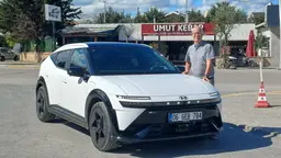 Der gefahrene Hyundai Ioniq 3 N-Line Evo mit Autor Stefan Leichsenring in der Türkei Der gefahrene Hyundai Ioniq 3 N-Line Evo mit Autor Stefan Leichsenring in der Türkei