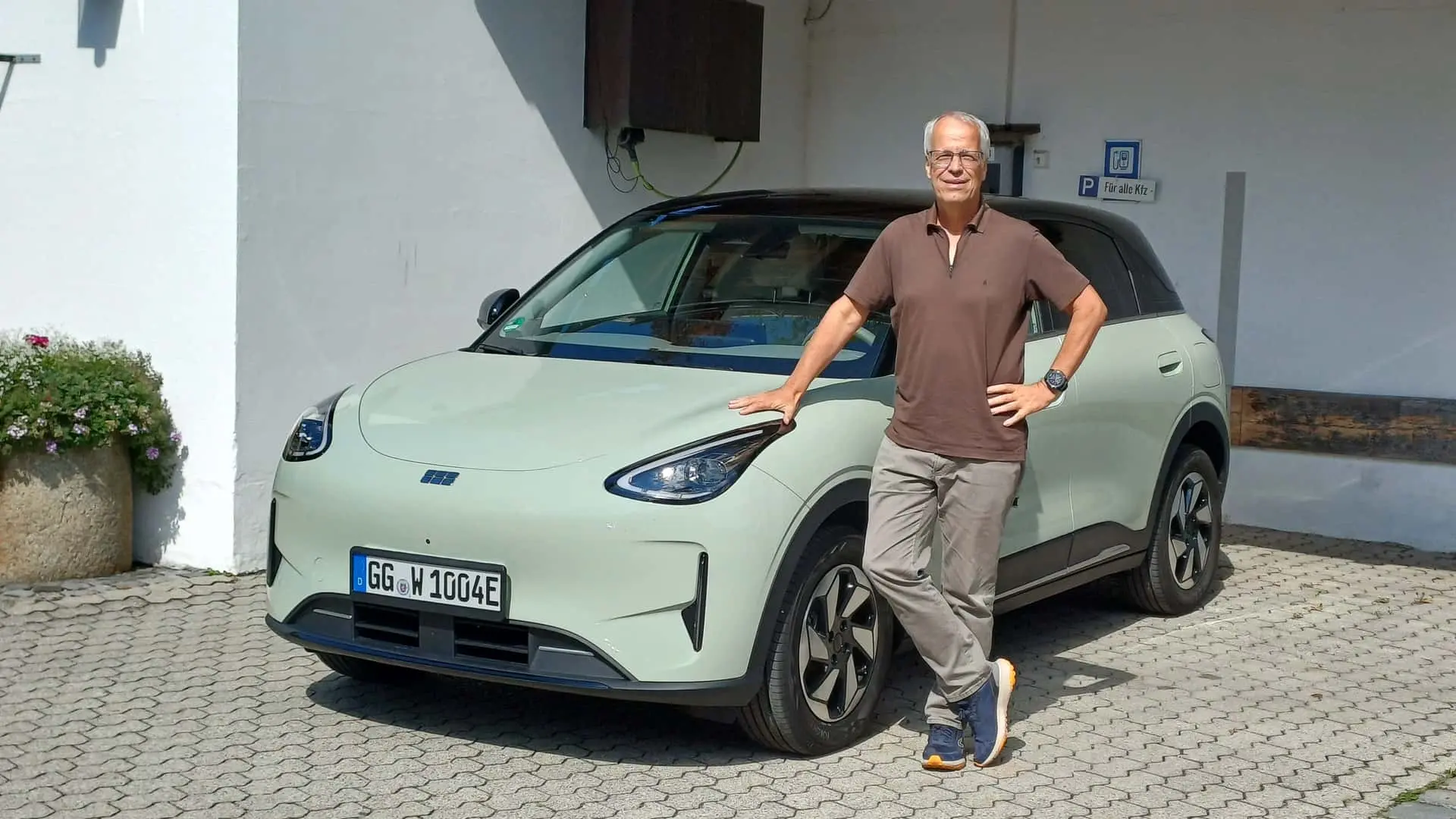 Geely E2 (2026) mit dem Autor Geely E2 (2026) mit dem Autor