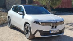 BMW iX3 in Weiß (Bild von der Präsentation in Spanien) BMW iX3 in Weiß (Bild von der Präsentation in Spanien)