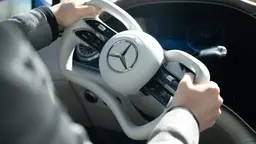 Mercedes EQS Facelift mit Steer-by-Wire (offizielle Bilder) Mercedes EQS Facelift mit Steer-by-Wire (offizielle Bilder)