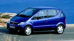 Mercedes-Benz A 160 der Baureihe 168, Fahraufnahme von links vorn aus dem Jahr 1997 Mercedes-Benz A 160 der Baureihe 168, Fahraufnahme von links vorn aus dem Jahr 1997