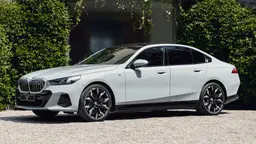 Der neue BMW i5 eDrive40 auf der Villa d'Este Der neue BMW i5 eDrive40 auf der Villa d'Este