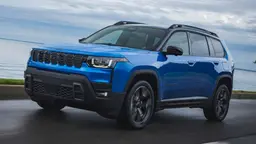 2026 Jeep Cherokee Overland Front 3/4 2026 Jeep Cherokee Overland Front 3/4