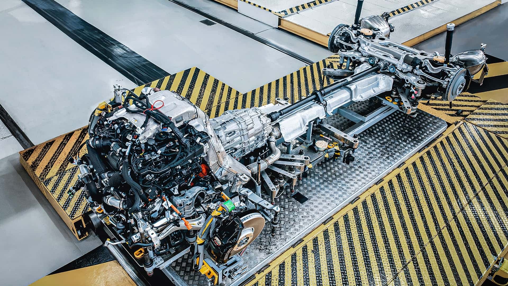 Bentley Ultra Performance Hybrid V8 (2024) Bentley Ultra Performance Hybrid V8 (2024)