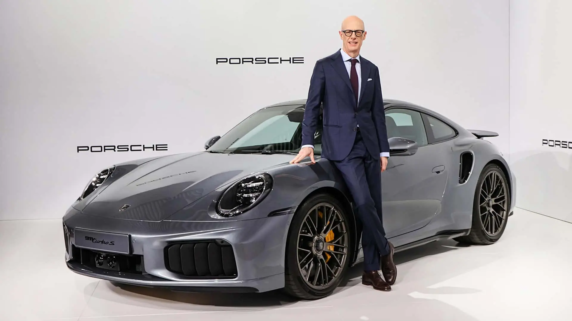 Dr. Michael Leiters, Vorstandsvorsitzender der Dr. Ing. h.c. F. Porsche AG am 911 Turbo S Dr. Michael Leiters, Vorstandsvorsitzender der Dr. Ing. h.c. F. Porsche AG am 911 Turbo S