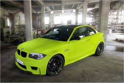 Schwabenfolia BMW 1er M Coupé: Giftgrüner Münchner Schwabenfolia BMW 1er M Coupé: Giftgrüner Münchner