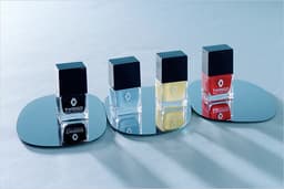 Renault Twingo: Besonderer Nagellack in Wagenfarbe Renault Twingo: Besonderer Nagellack in Wagenfarbe