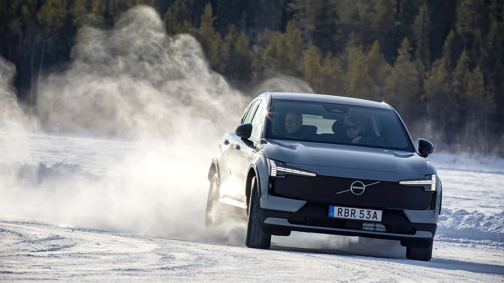 Volvo EX30 Cross Country (2025): Erstkontakt auf Eis Volvo EX30 Cross Country (2025): Erstkontakt auf Eis