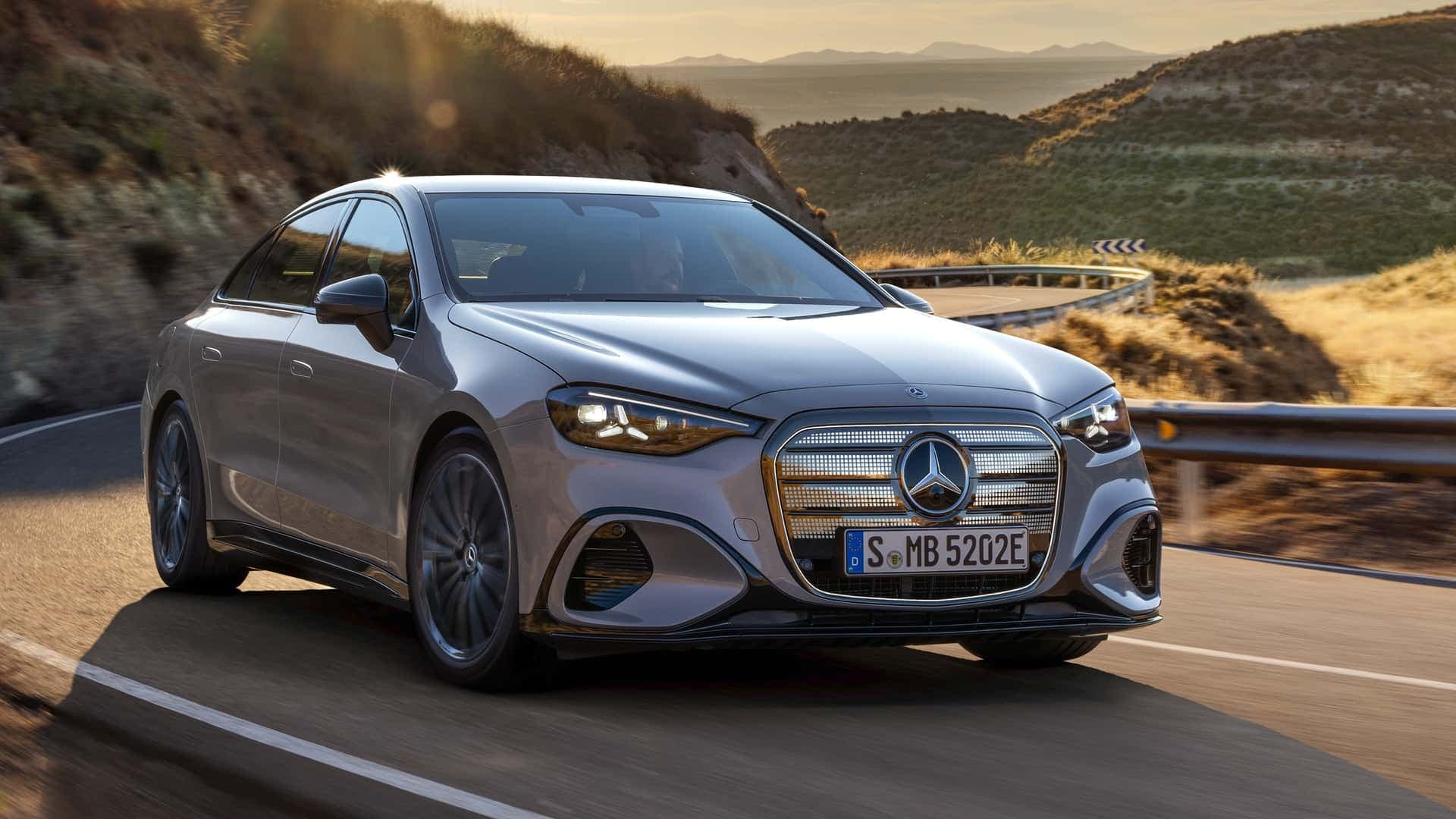 Mercedes C 400 4Matic EQ (2026) in Lavender Silver Mercedes C 400 4Matic EQ (2026) in Lavender Silver