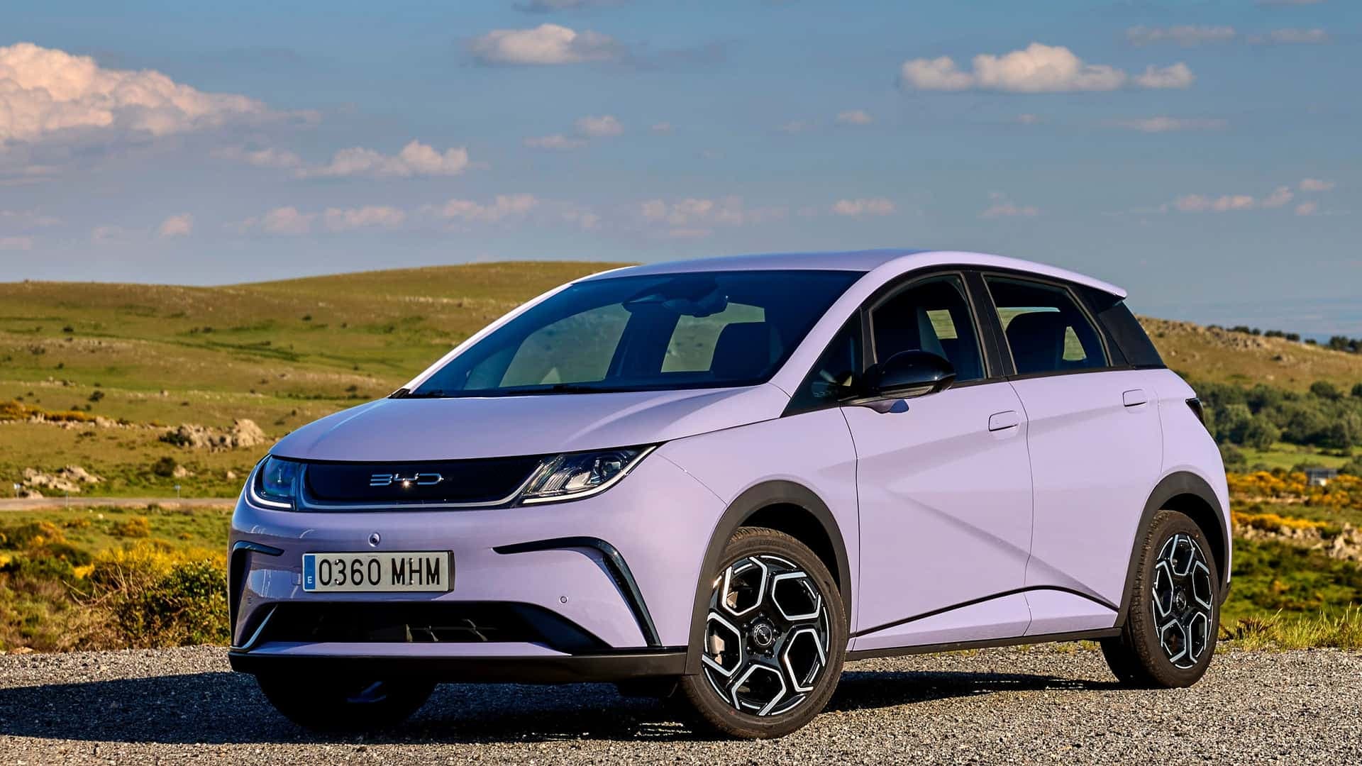 BYD Dolphin (2024) in einem hellen Fliederton BYD Dolphin (2024) in einem hellen Fliederton