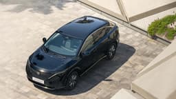 Nissan Ariya mit Photovoltaik-Paneelen Nissan Ariya mit Photovoltaik-Paneelen