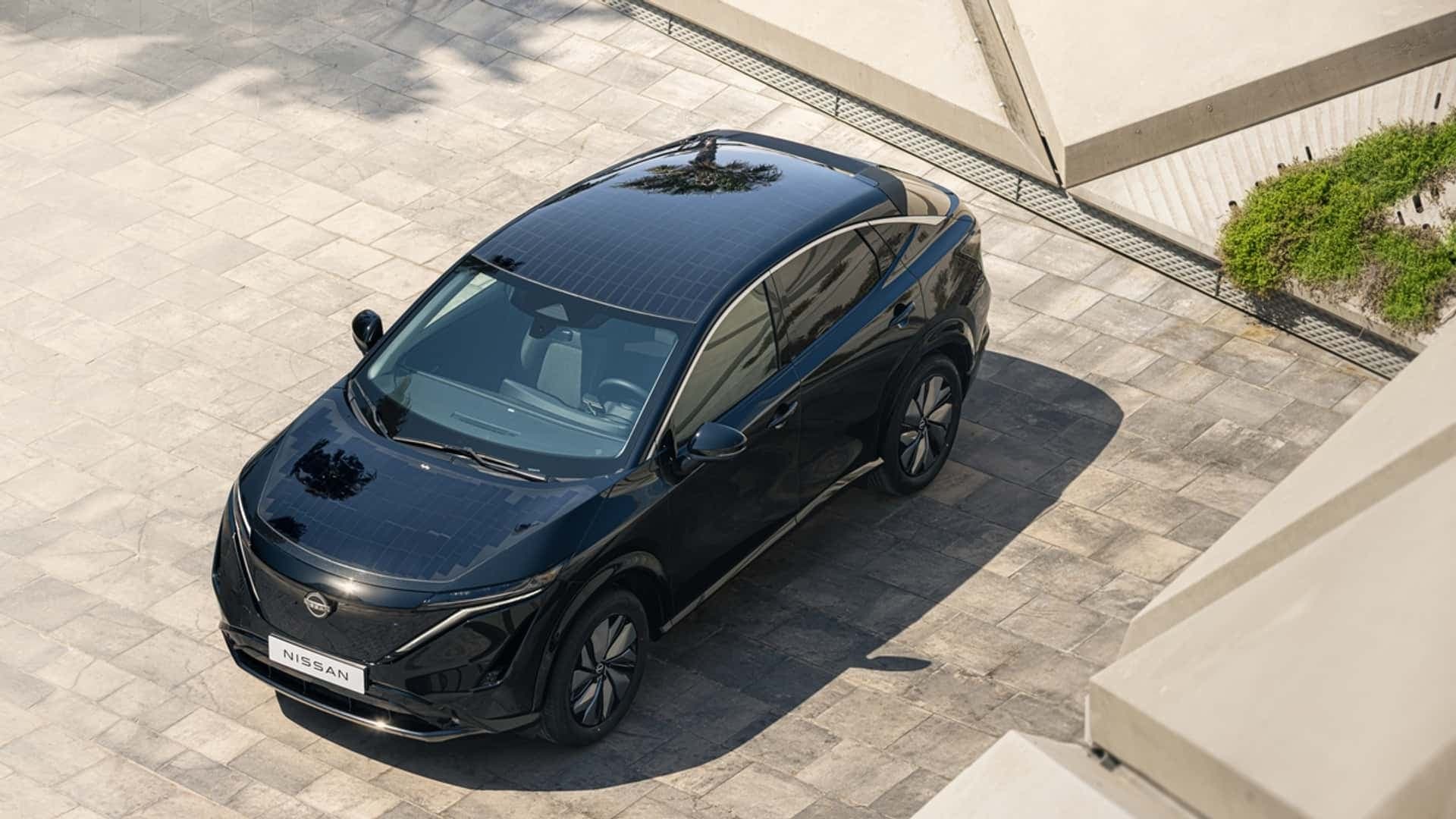 Nissan Ariya mit Photovoltaik-Paneelen Nissan Ariya mit Photovoltaik-Paneelen