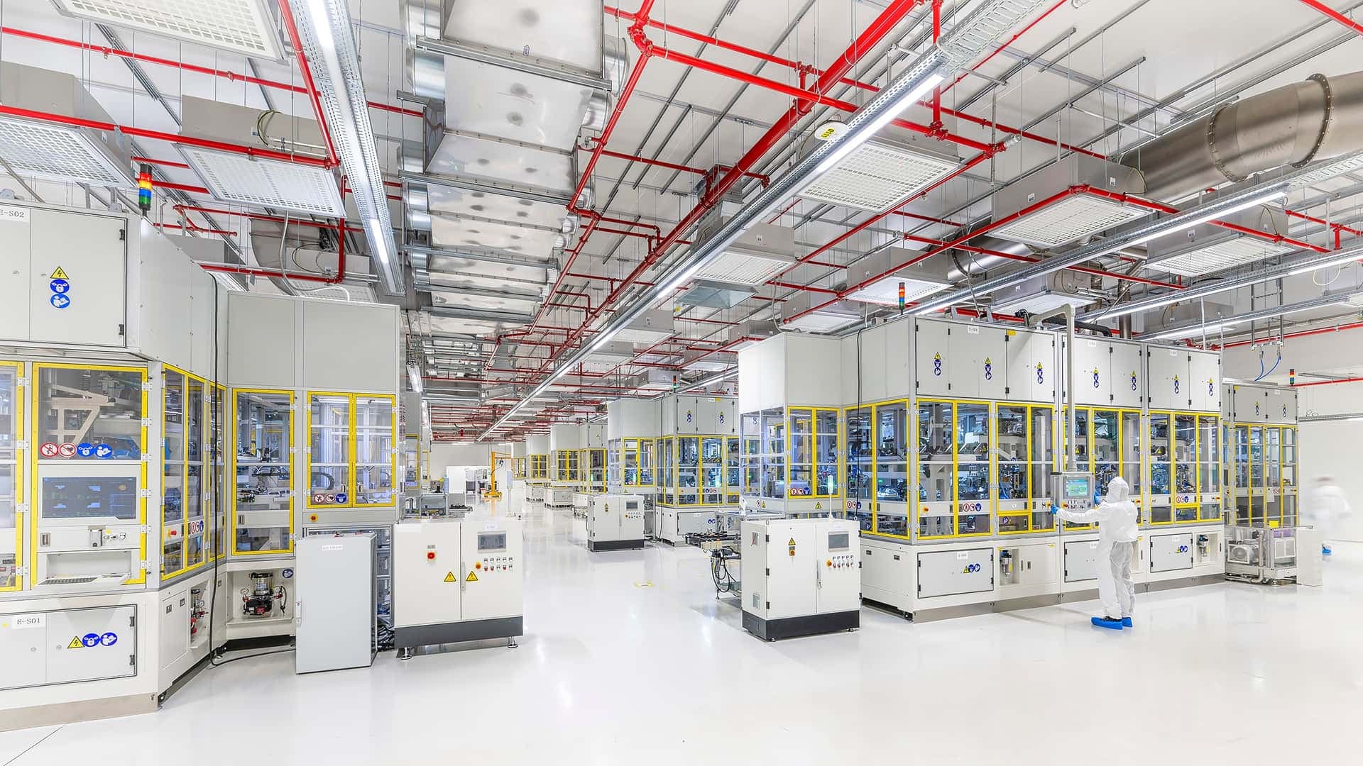 "Stacking" von Batteriezellen im Batteriezell-Werk Salzgitter "Stacking" von Batteriezellen im Batteriezell-Werk Salzgitter