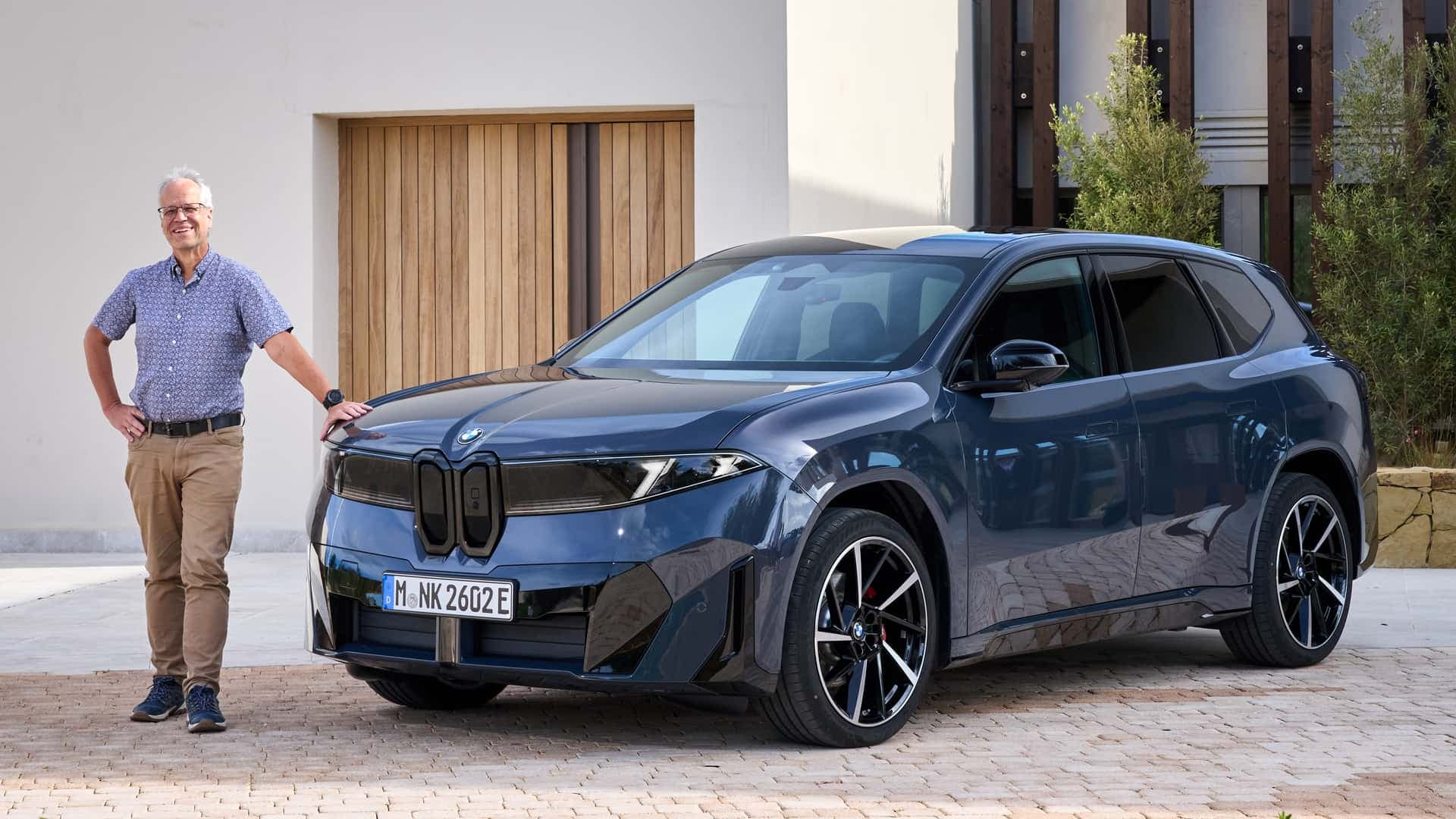 BMW iX3 50 xDrive mit Autor Stefan Leichsenring BMW iX3 50 xDrive mit Autor Stefan Leichsenring