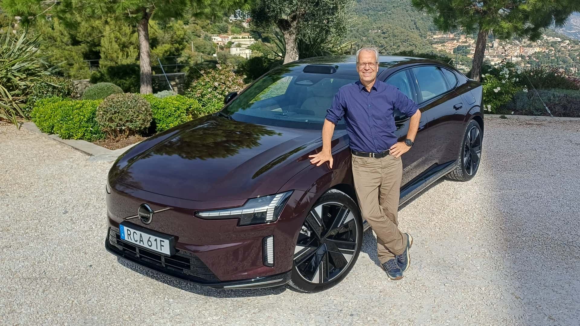 Volvo ES90 Ultra  (2026) in Mulberry Red Metallic: Das Exterieur Volvo ES90 Ultra  (2026) in Mulberry Red Metallic: Das Exterieur