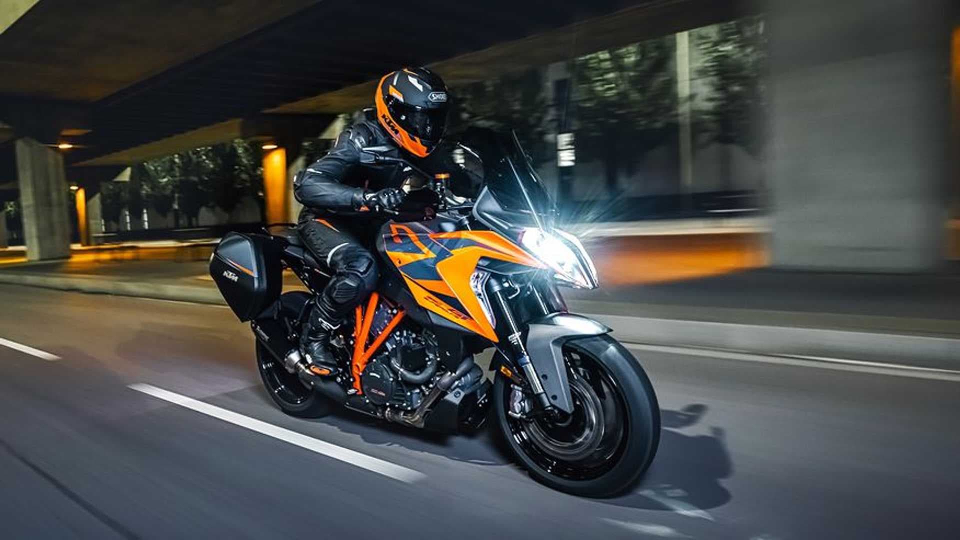 KTM 1290 Super Duke GT (2022) KTM 1290 Super Duke GT (2022)