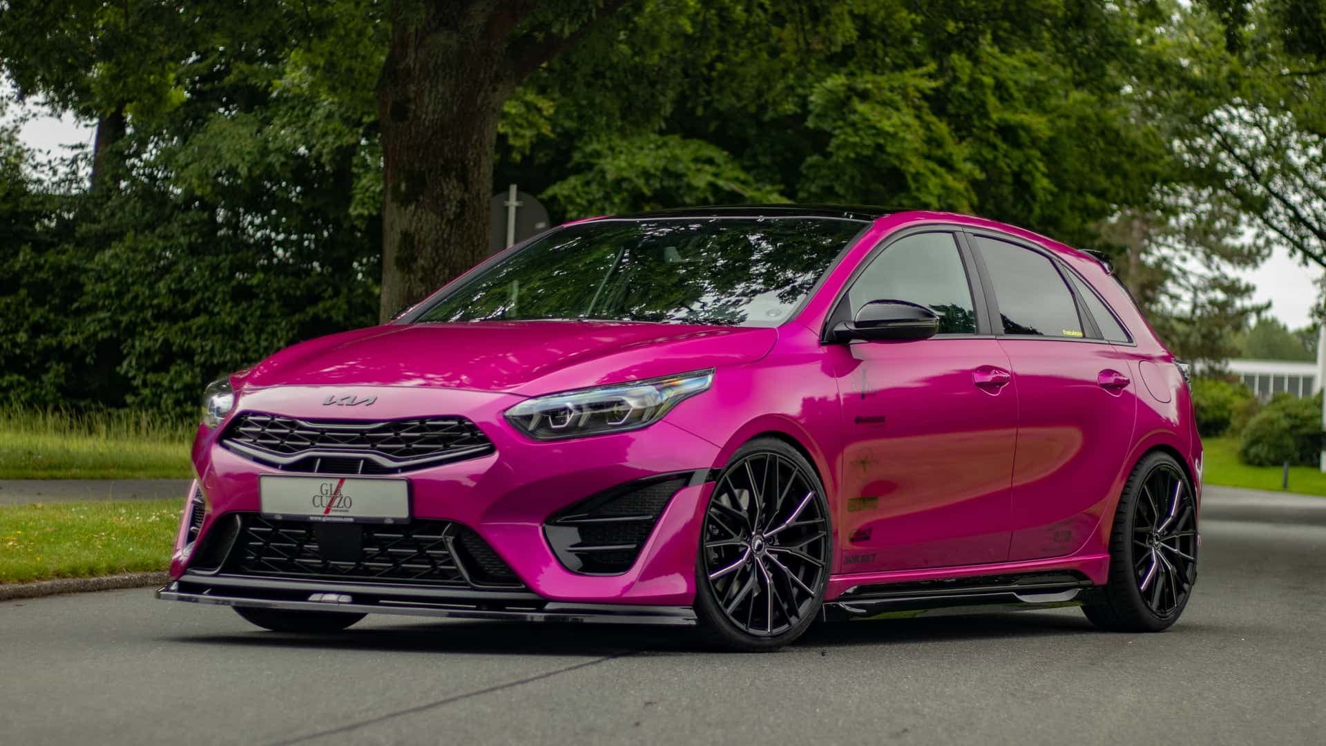 Kia Ceed GT „Pink Lady“ auf Project 3.0-Felgen mit Bodykit von Giacuzzo Kia Ceed GT „Pink Lady“ auf Project 3.0-Felgen mit Bodykit von Giacuzzo