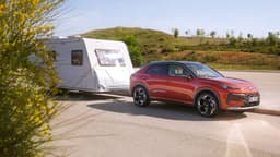 Neuer VW T-Roc (2025) mit Wohnwagen Neuer VW T-Roc (2025) mit Wohnwagen