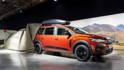 Dacia Jogger mit offiziellem Camping-Kit (2023) Dacia Jogger mit offiziellem Camping-Kit (2023)