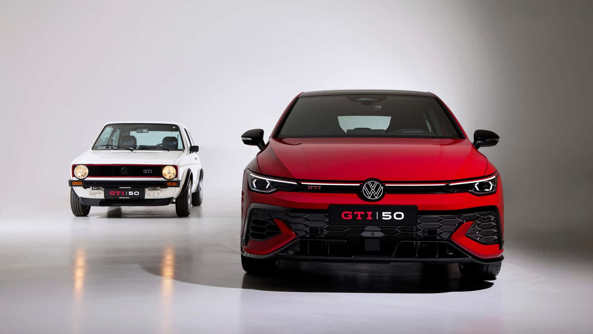 VW Golf 1 GTI und Golf 8 GTI 50 Jahre VW Golf 1 GTI und Golf 8 GTI 50 Jahre