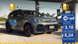 Der getestete VW Tiguan an der Tankstelle Der getestete VW Tiguan an der Tankstelle