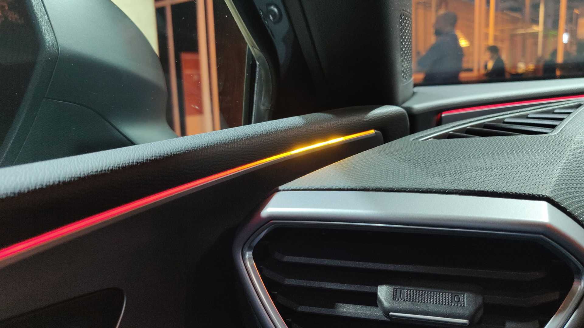 2020 SEAT Leon interior ambient lighting