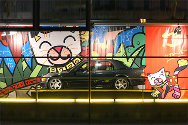 Mercedes-Adventskalender: Showroom vom Romero Britto gestaltet