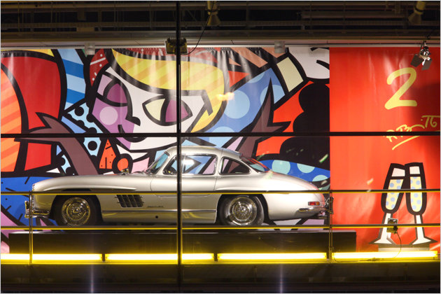 Mercedes-Adventskalender: Showroom vom Romero Britto gestaltet