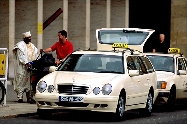 Hallo Taxi! Kraftdroschken aus aller Welt