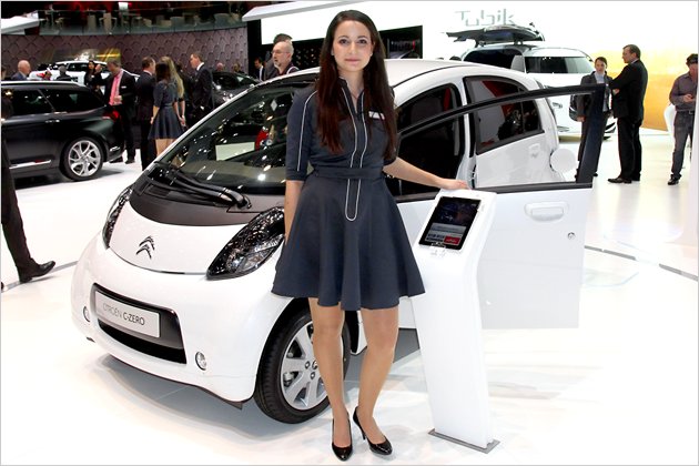 Genfer Autosalon 2012: Die heißesten Girls von der Messe