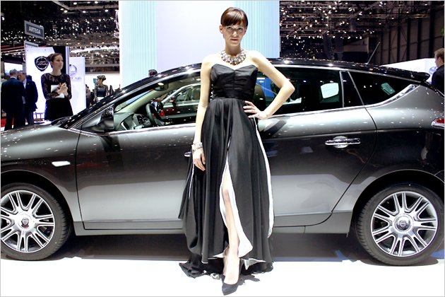 Genfer Autosalon 2012: Die heißesten Girls von der Messe