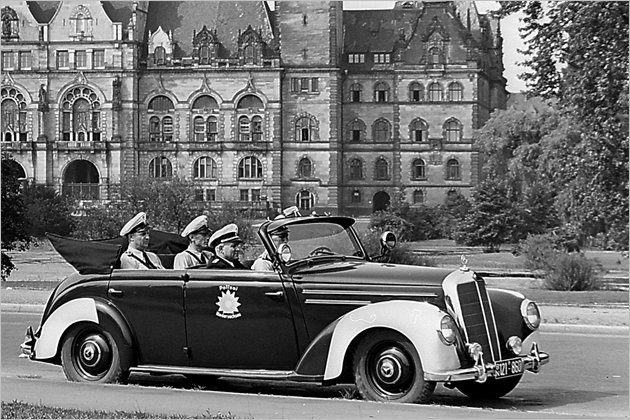 Eins, zwei, Polizei: Die schönsten Streifenwagen von gestern bis heute