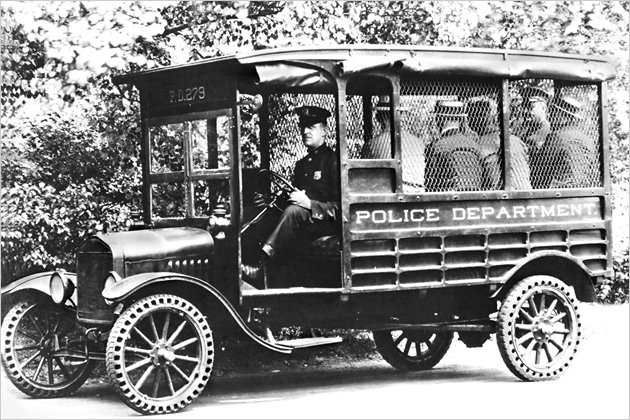 Eins, zwei, Polizei: Die schönsten Streifenwagen von gestern bis heute