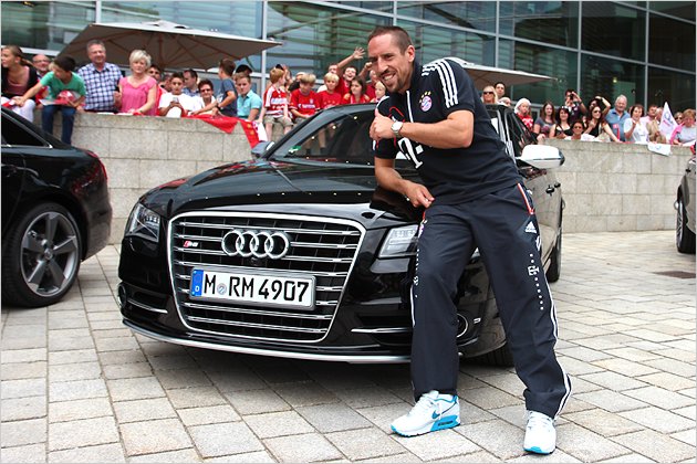 Prominente und ihre Autos: Welcher Star fährt welches Fahrzeug?