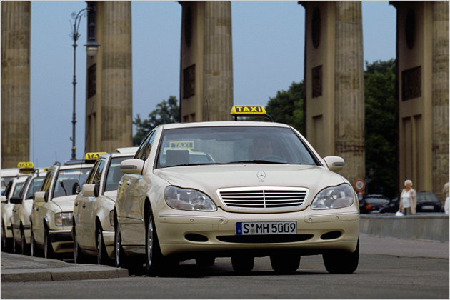 Mercedes S-Klasse: Mit dem Luxusliner durch die Jahrzehnte
