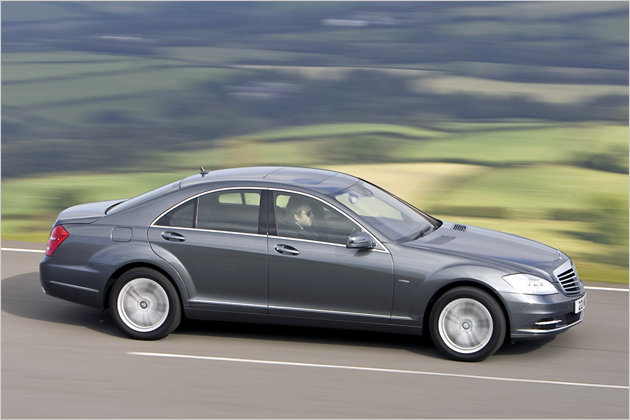 Mercedes S-Klasse: Mit dem Luxusliner durch die Jahrzehnte