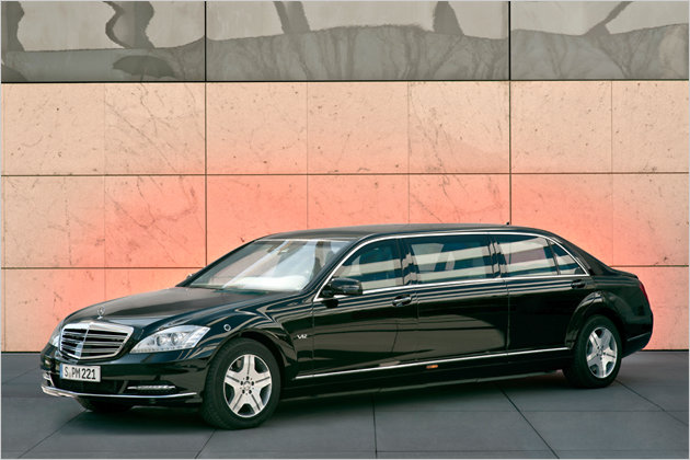 Mercedes S-Klasse: Mit dem Luxusliner durch die Jahrzehnte