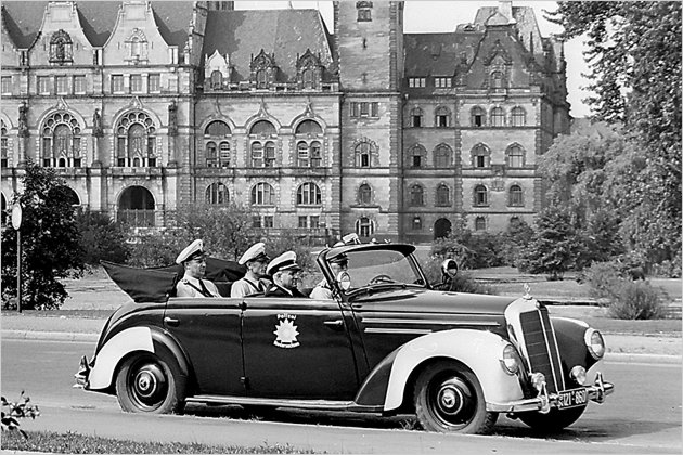 Mercedes S-Klasse: Mit dem Luxusliner durch die Jahrzehnte
