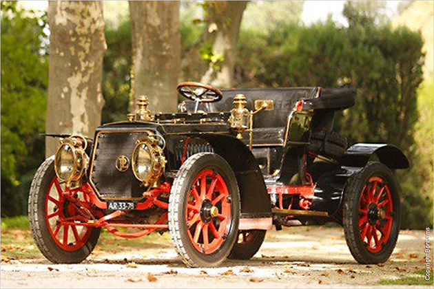 Oldtimer-Auktionen von Bonhams und Artcurial auf der Rétromobile 2015 