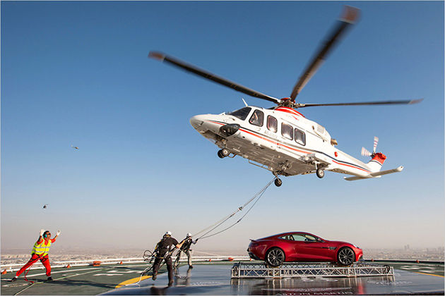 Schweben per Heli, Seilbahn oder Hochseil: Autos müssen nicht immer am Asphalt kleben