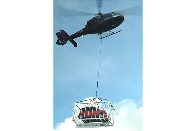 Schweben per Heli, Seilbahn oder Hochseil: Autos müssen nicht immer am Asphalt kleben